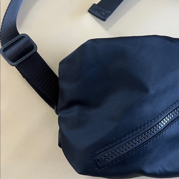 Lululemon Fast Track Belt Bag (3L) - Picture 2 of 7